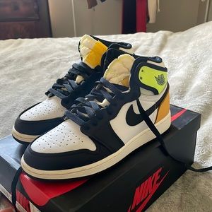 Jordan 1 Volt Gold high 5.5 used condition comes with box Willing to talk price